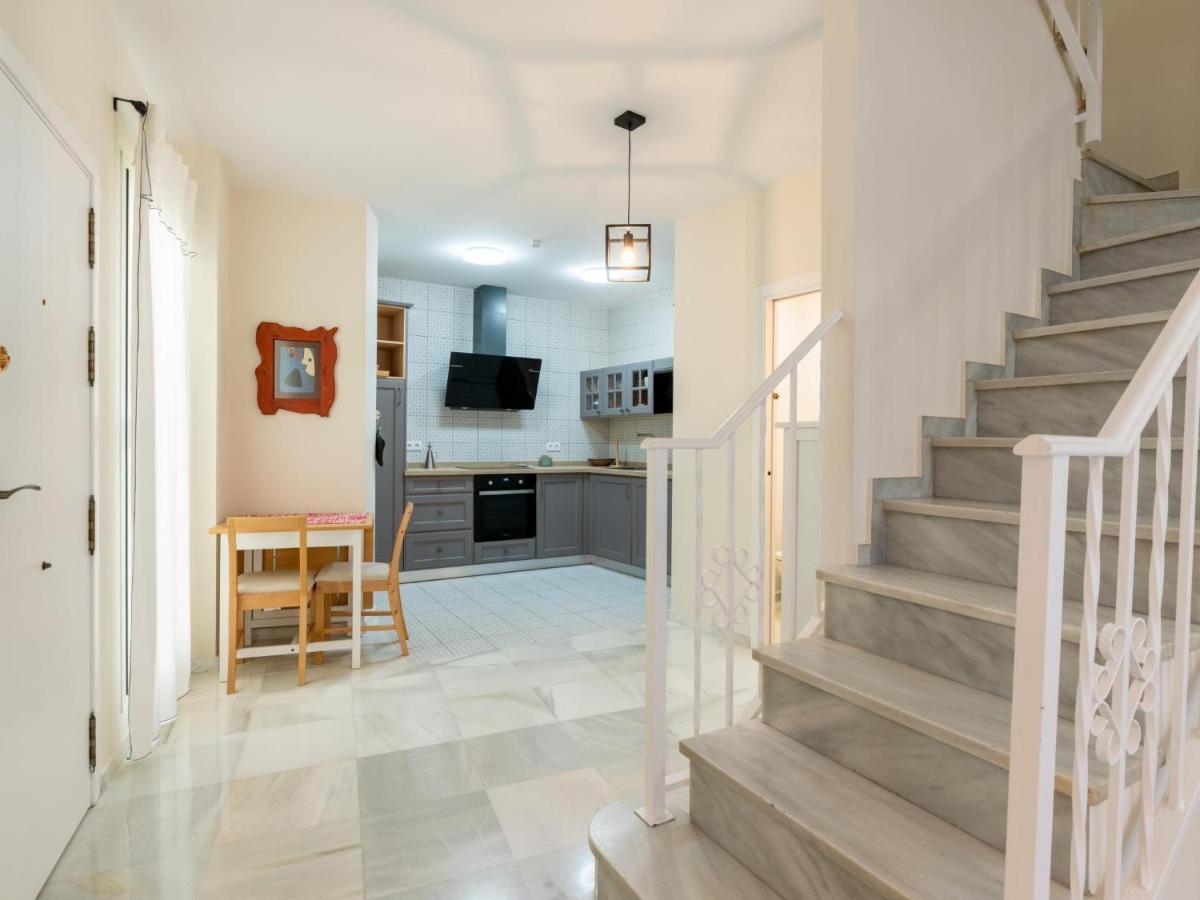 Holi-rent Penthouse Penuelas Appartamento